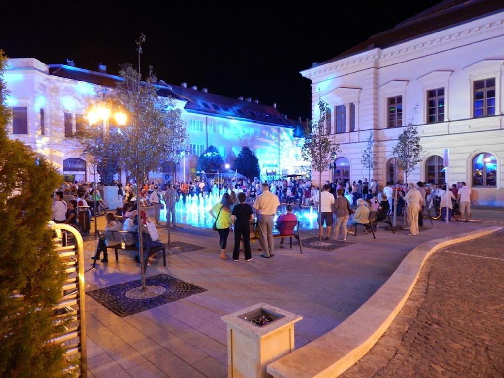 Hotel Magyar Király Szekesfehervar Exterior foto